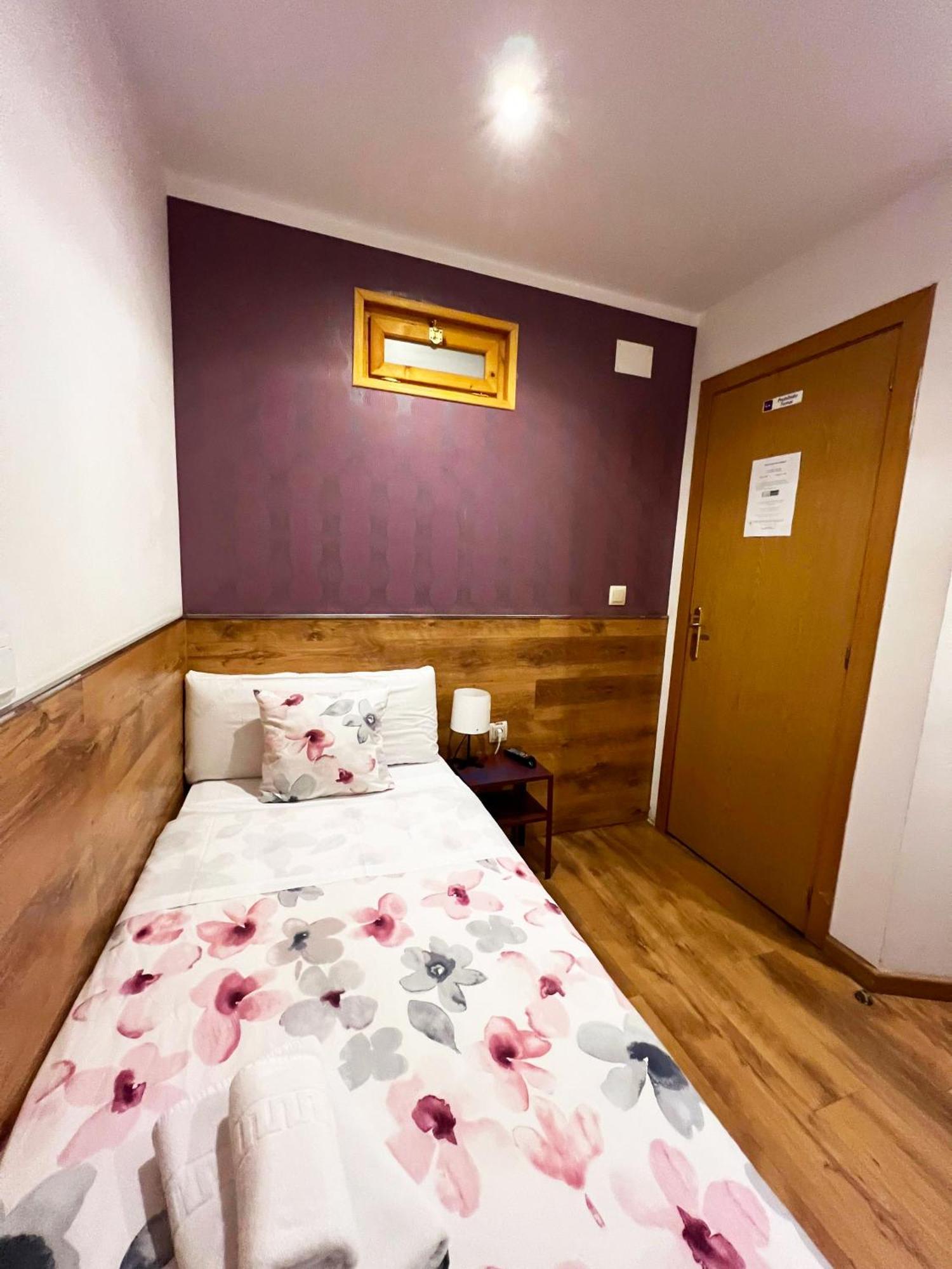 Hostal Abel Victoriano Madrid Luaran gambar