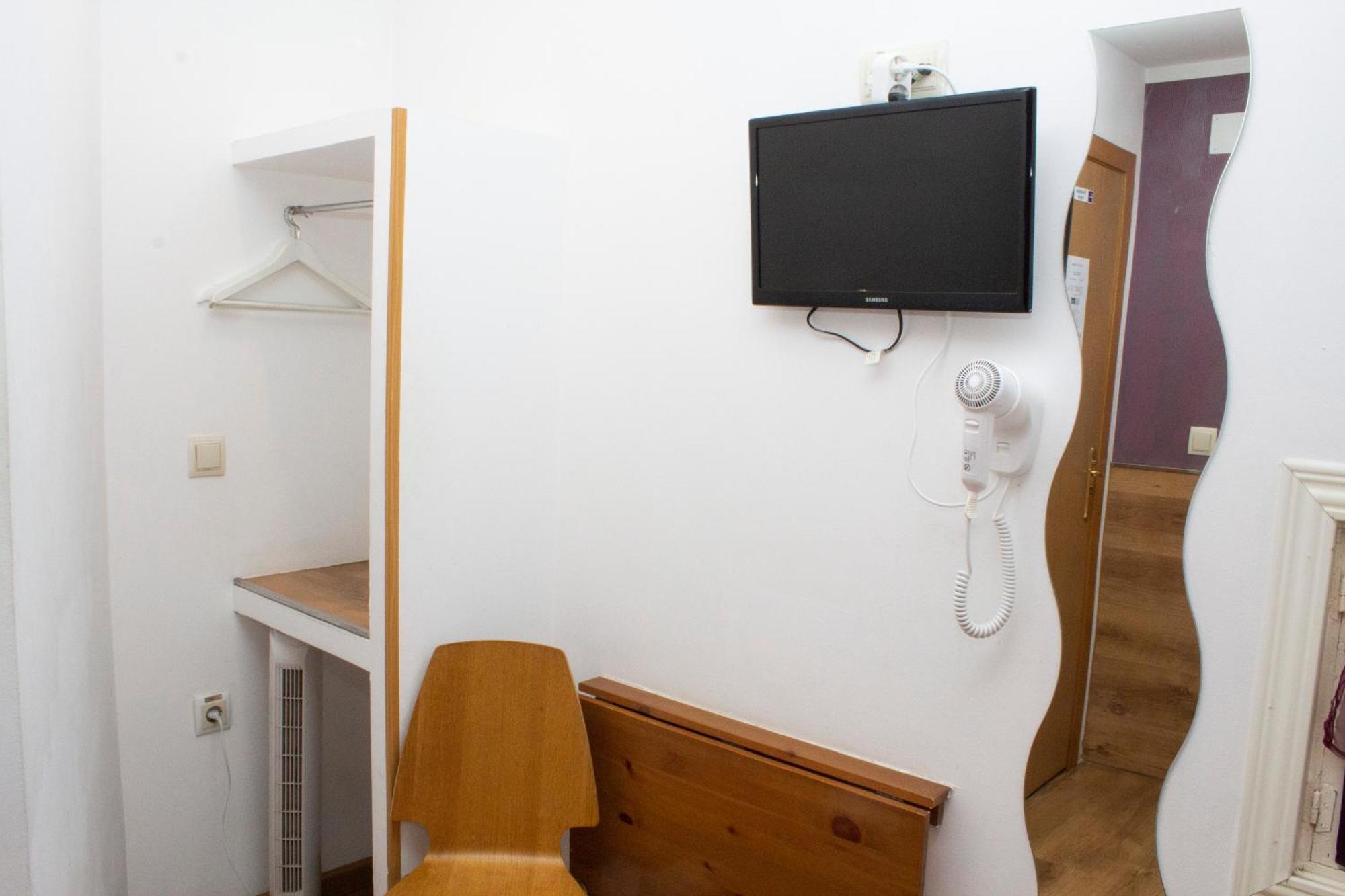 Hostal Abel Victoriano Madrid Luaran gambar