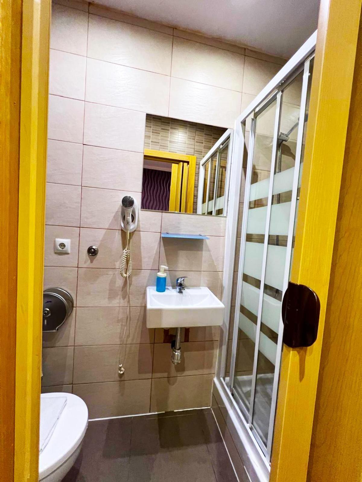 Hostal Abel Victoriano Madrid Luaran gambar